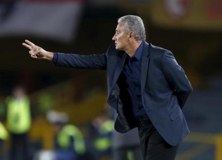 Novo técnico da seleção brasileira, Tite, durante jogo do Corinthians pela Libertadores. Foto: Reuters/John Vizcaino -