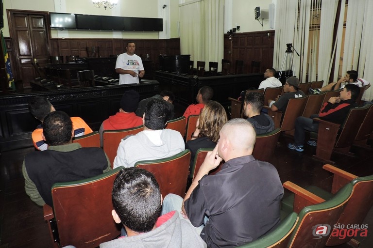Representantes das equipes inscritas estiveram reunidos na Câmara Municipal. Foto: Gustavo Curvelo/Divulgação -