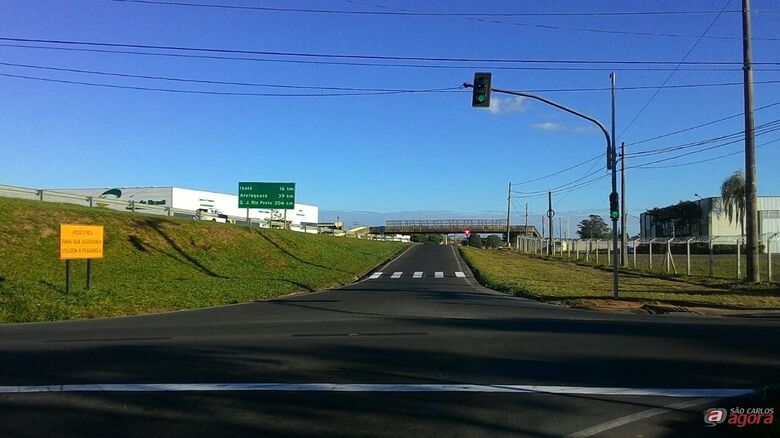 Acesso à rodovia Washington Luis (SP-310). -