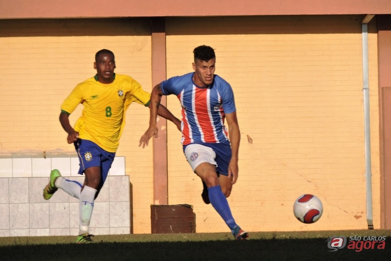 Léo Ferreira em ação contra o Talentos 10; Lobão quer vencer a primeira para embalar. Foto: Gustavo Curvelo/Divulgação -