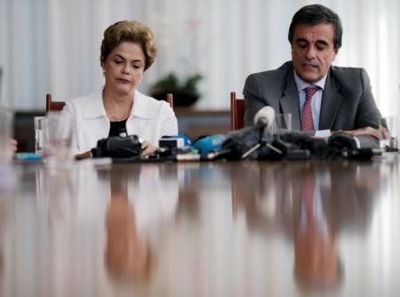 Presidente afastada Dilma Rousseff e ex-advogado geral da União, José Eduardo Cardozo, participam de coletiva com a imprensa estrangeira em Brasília. Reuters/Ueslei Marcelino -