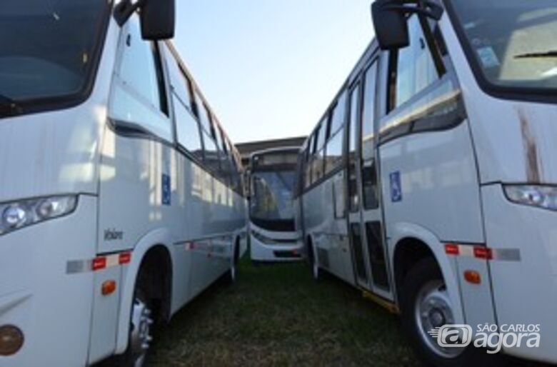 Segundo Prefeitura Municipal, ônibus da nova empresa são novos. - 