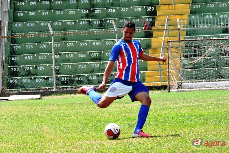 Titular em todas as partidas, Léo Brito parte para seu 14º confronto pelo Lobão. Foto: Gustavo Curvelo/Divulgação -