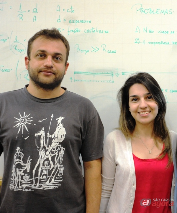 Murilo e Mariana atuam no desenvolvimento de materias bioativos. Foto: Enzo Kuratomi -