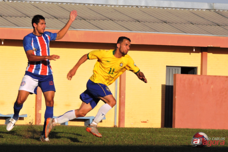 Volante tricolor quer pensamento jogo a jogo. Foto: Gustavo Curvelo/Divulgação -