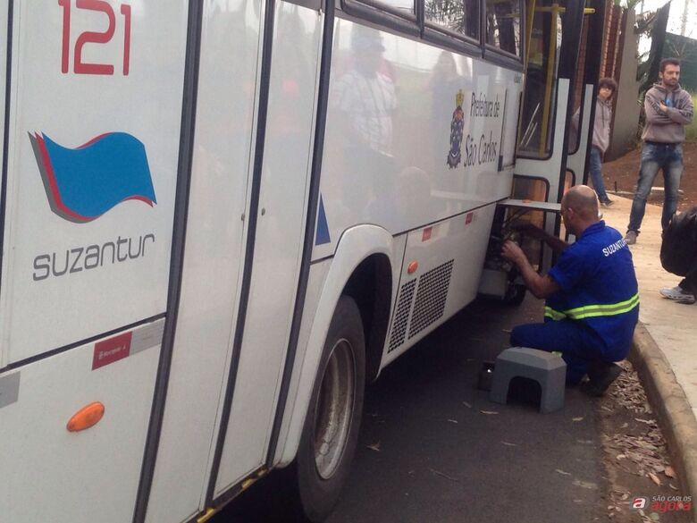 Ônibus da Suzantur apresenta problemas mecânicos. (foto enviada por leitor) -