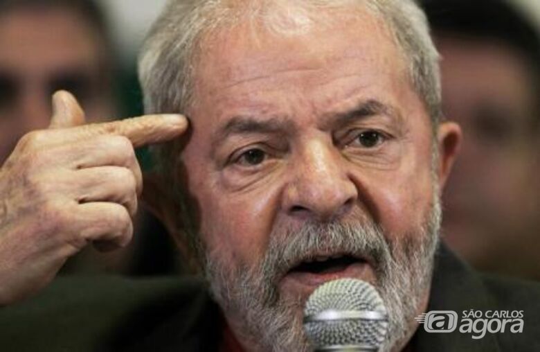 Ex-presidente Luiz Inácio Lula da Silva durante pronunciamento à imprensa em São Paulo. Reuters/Fernando Donasci - 