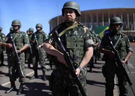 O governo planeja incluir as Forças Armadas nas mesmas regras previdenciárias estabelecidas para os demais servidores. Foto: Reuters/Adriano Machado -