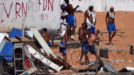Presos de facções rivais entram em confronto na prisão de Alcaçuz em Natal. Foto: Reuters/Josemar Gonçalves -