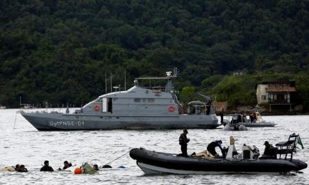 Equipes de resgate atuam após queda de avião onde estava ministro do STF. Foto: Reuters/Bruno Kelly -