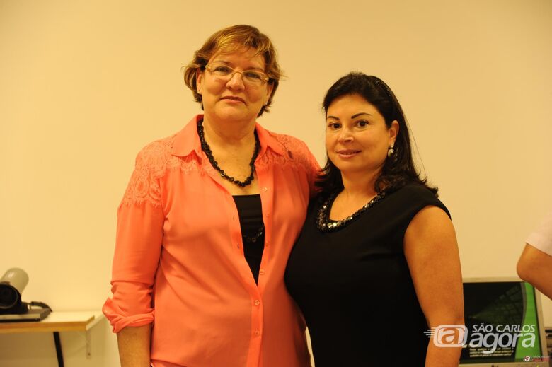 Reitora Wanda Hoffmann com nova superintendente do HU, Ângela Leal. Foto: Matheus Mazini/CCS - 