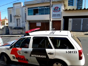 Homem é assaltado após sacar dinheiro em caixa eletrônico de supermercado -