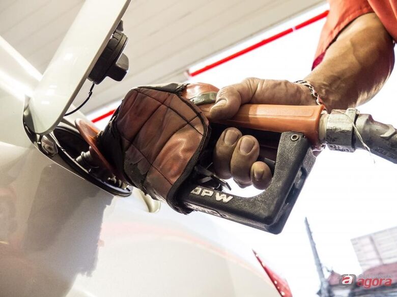 Petrobras eleva preço da gasolina em 1,7% -