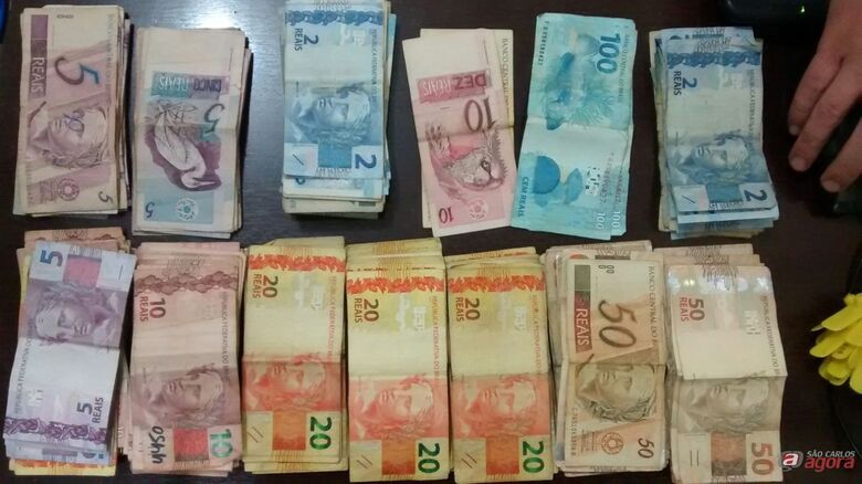 Força Tática encontra droga e dinheiro em residência no Santa Angelina -