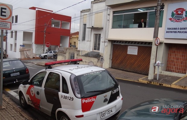 Morador de rua pede comida e depois furta pochete de comerciante no Centro -