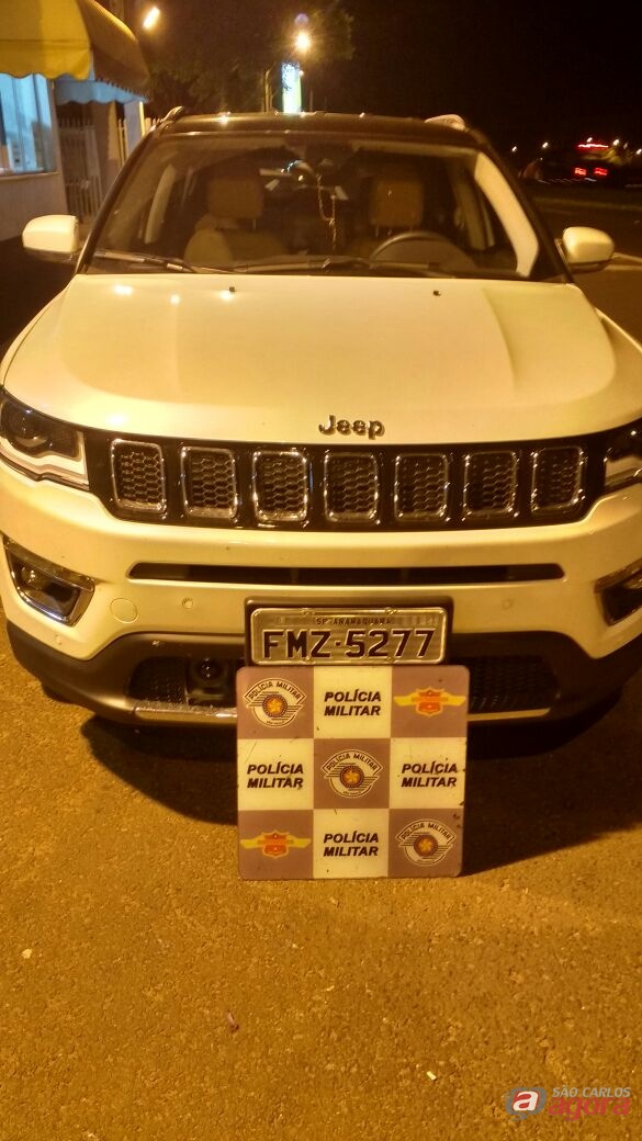 Polícia Rodoviária recupera carro roubado em Araraquara -