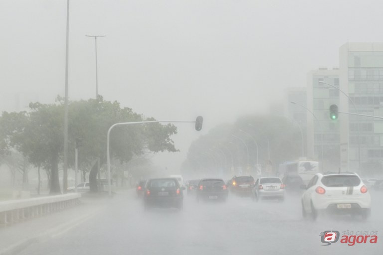 Aplicativo alerta para tempestades em tempo real -
