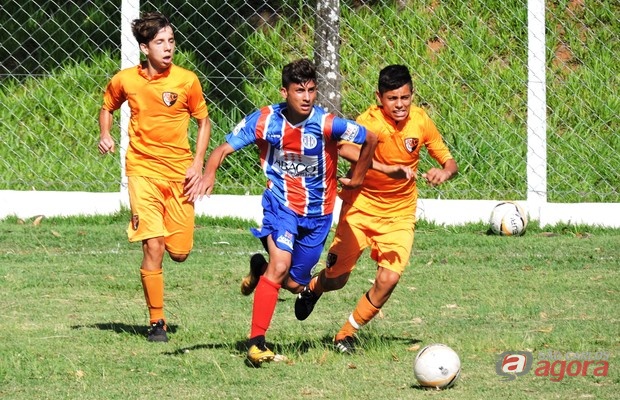 Time sub16 do Lobão enfrentou o Raça no Chico Preto, mas a partida não terminou. Foto: Gustavo Curvelo/Divulgação -