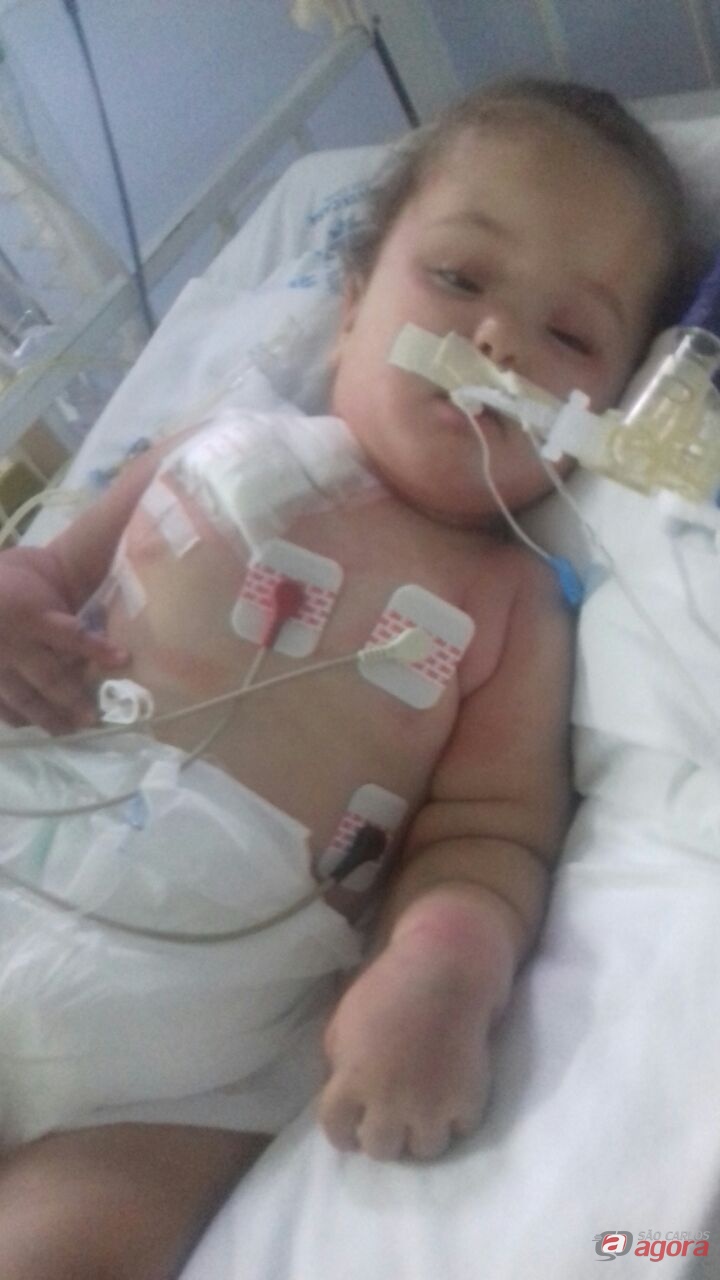 Criança internada na UTI com meningite precisa de doadores de sangue O negativo -