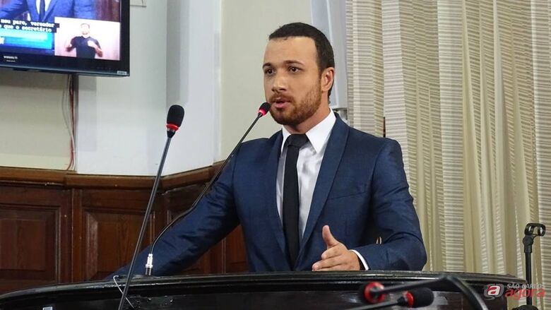 Rotatória do Abdelnur contina na escuridão e vereador Dimitri cobra providência -
