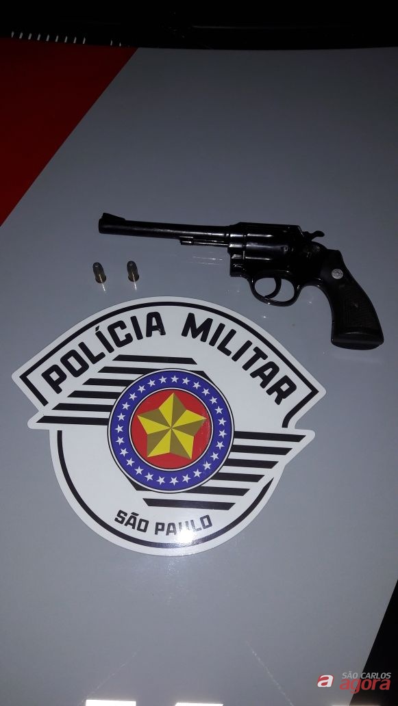 PM encontra revólver em veículo durante abordagem no Antenor Garcia -