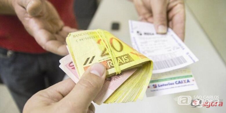 Idoso cai no golpe do bilhete premiado e perde R$ 19.500 em São Carlos - 