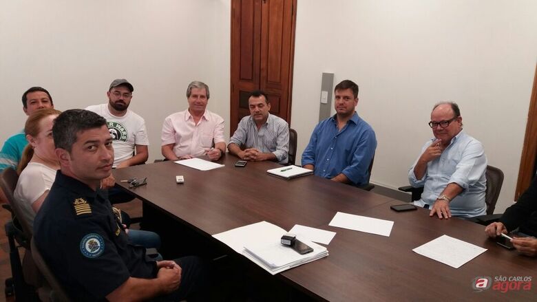 Sincomercio São Carlos participa de reunião sobre manutenção e melhorias na Rua Larga -