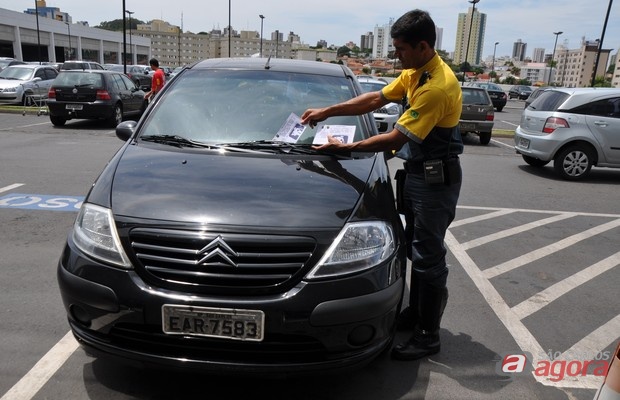 Agentes de Trânsito vão fiscalizar vagas de idosos e deficientes no Shopping Passeio -