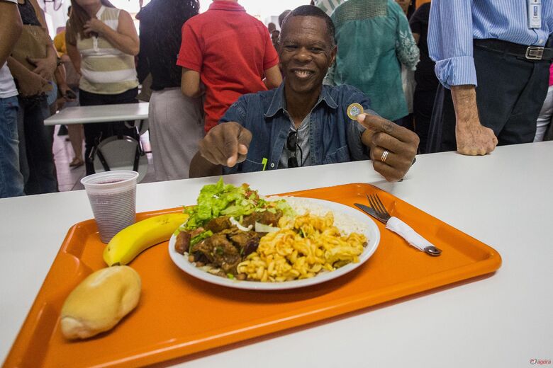 Restaurantes Bom Prato terão almoço especial de Natal nesta sexta-feira -