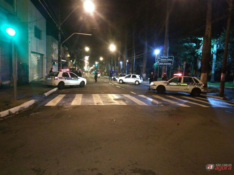 Guarda Municipal acaba com bagunça na Praça Santa Cruz - 