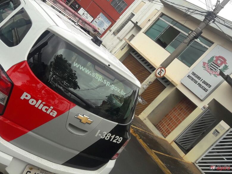 Estoquista é assaltado enquanto namorava na Praça Santa Cruz -