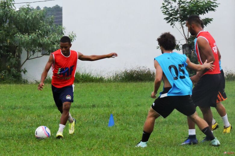 Atletas em observação treinaram nesta quarta-feira, 14, no clube dos Metalúrgicos. Foto: Gustavo Curvelo/Divulgação -