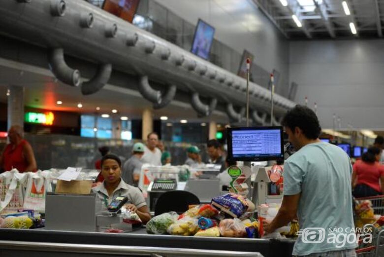 Boletim Focus, do Banco Central, estima inflação de 3,63% para este ano, o que beneficia consumidores - Crédito: Tânia Rêgo/Agência Brasil