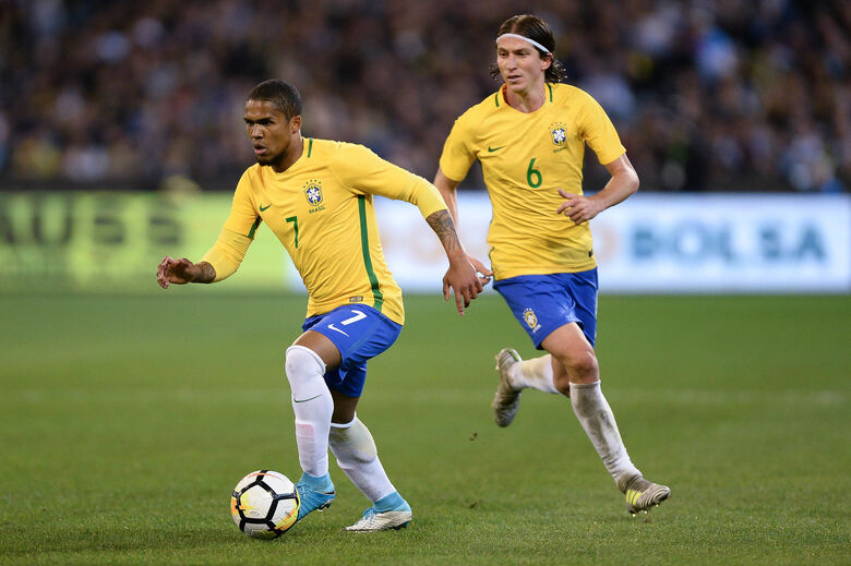 Tite sinalizou na entrevista coletiva que pode usar o atacante Douglas Costa, da Juventus - Crédito: Pedro Martins/Mowa Press