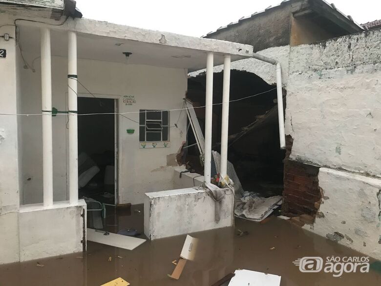 Forte chuva provocou desabamento de parte de uma casa - Crédito: Corpo de Bombeiros-SP/Divulgação