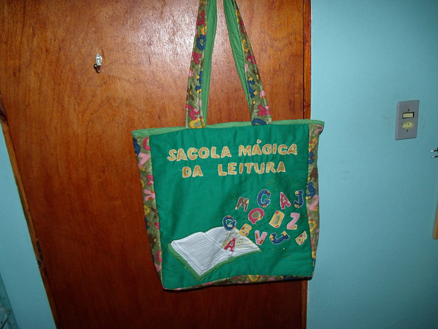 Alunos do 1º ano do Ensino Fundamental são incentivados a ter o hábito da leitura desde o início das aulas - Crédito: Divulgação