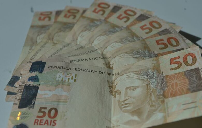Segundo o indicador, no mês de fevereiro foi registrado um aumento de 2,71% no volume de inadimplentes - Crédito: Marcello Casal Júnior/Agência Brasil