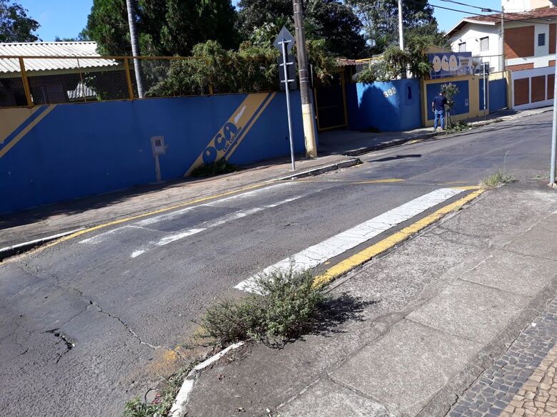 Faixa que fica em frente da UBS Vila Nery praticamente nem existe mais - Crédito: Divulgação