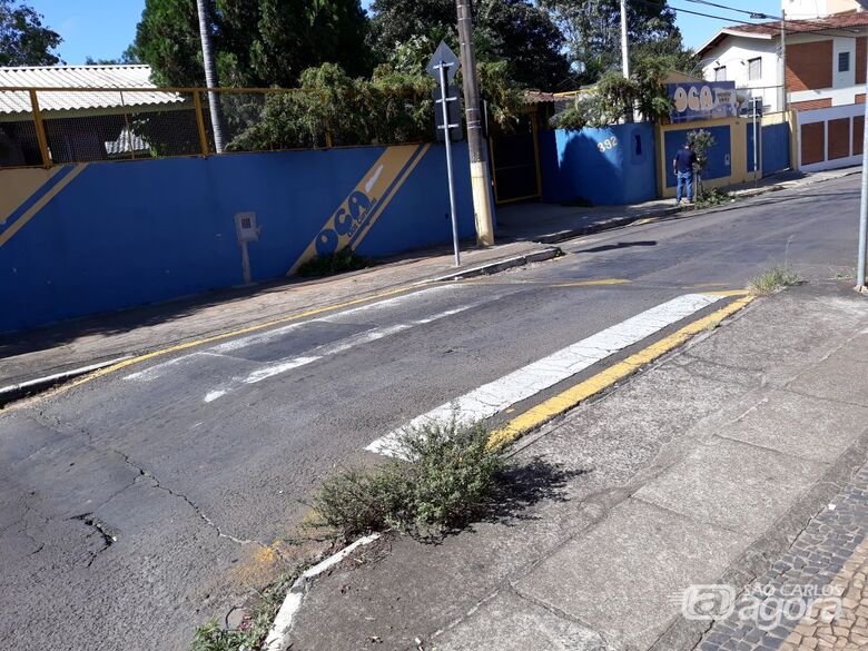 Faixa que fica em frente da UBS Vila Nery praticamente nem existe mais - Crédito: Divulgação