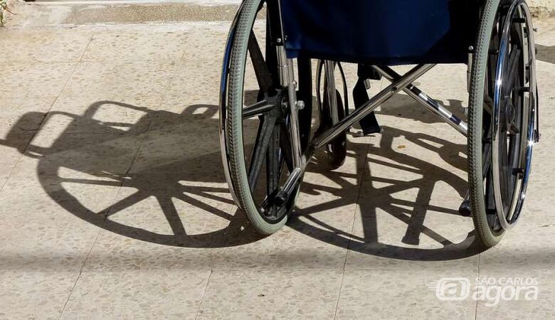 Para Dimitri, cadeirantes estão sendo prejudicados pelo serviço porta-a-porta - Crédito: Agência Brasil