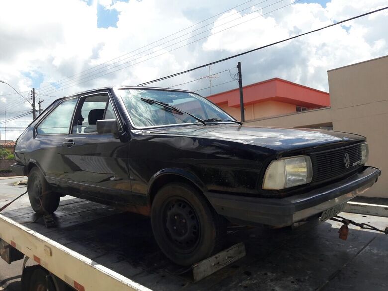 Passat estava abandonado na Avenida Capitão Luiz Brandão - Crédito: Maycon Maximino