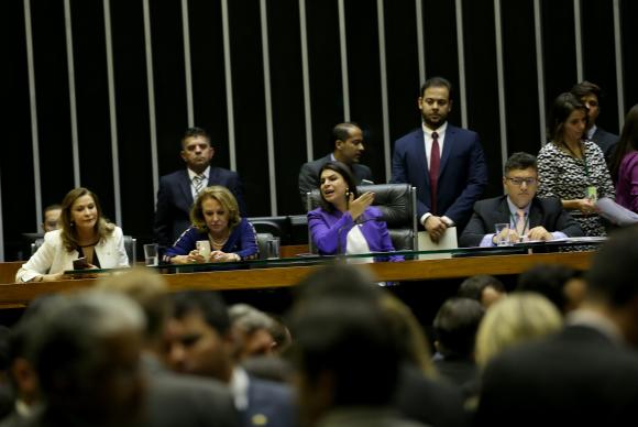 A sessão na Câmara foi presidida apenas por mulheres - Crédito: Wilson Dias/Agência Brasil
