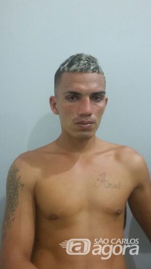 Jovem acusado de tentar assaltar salão de beleza é preso pela Força Tática - Crédito: Maycon Maximino