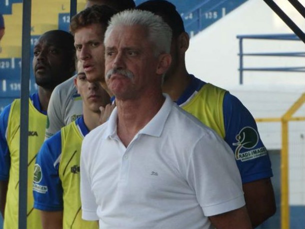 Essa foi a segunda passagem de Muller no comando técnico da Águia - Crédito: Marcos Escrivani