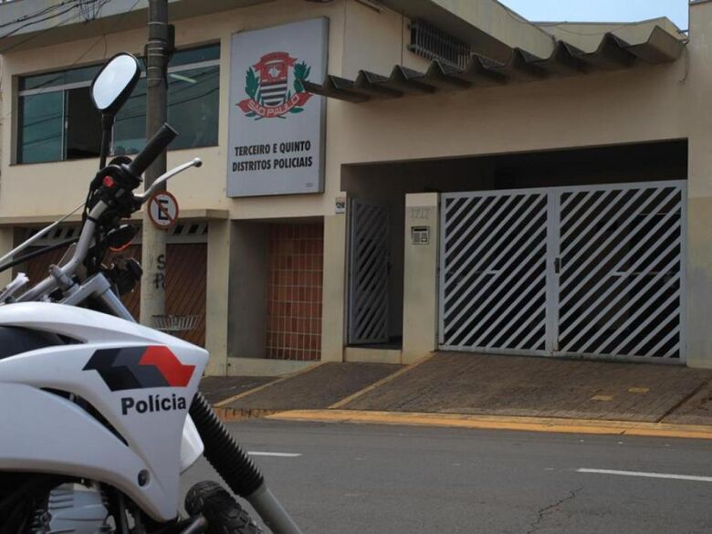 Posto de combustíveis é alvo de ladrões na Miguel Petroni -