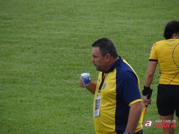 Omar Curi assumiu o comando técnico do São Carlos na véspera do jogo diante do Grêmio Osasco - Crédito: Marcos Escrivani