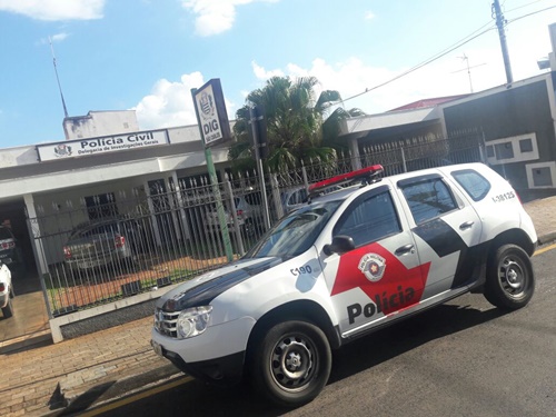 Procurado é detido saqueando carga após colisão entre ônibus e caminhão - Crédito: Foto: Maycon Maximino