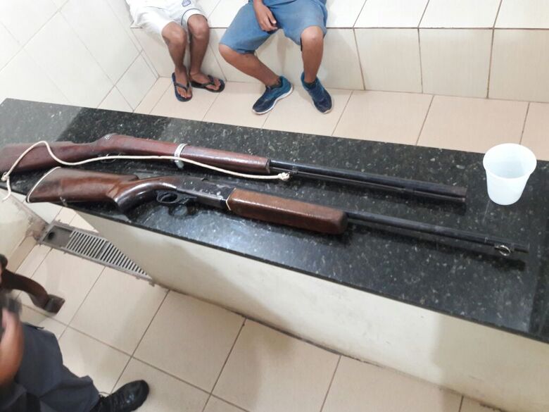 Arma artesanal e carabina são apreendidas em fazenda na estrada de Brotas - Crédito: Maycon Maximino