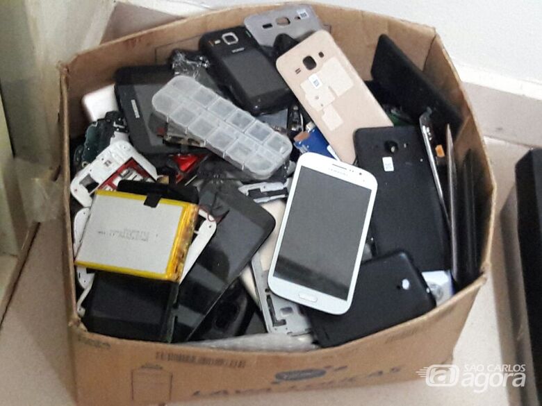 PM encontra vários celulares furtados e peças de aparelhos em residência no Jardim Bandeirantes - Crédito: Maycon Maximino