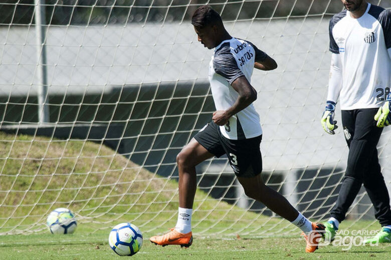 Atacante Bruno Henrique é a grande novidade entre os relacionados pelo técnico Jair Ventura - Crédito: Ivan Storti/Santos FC